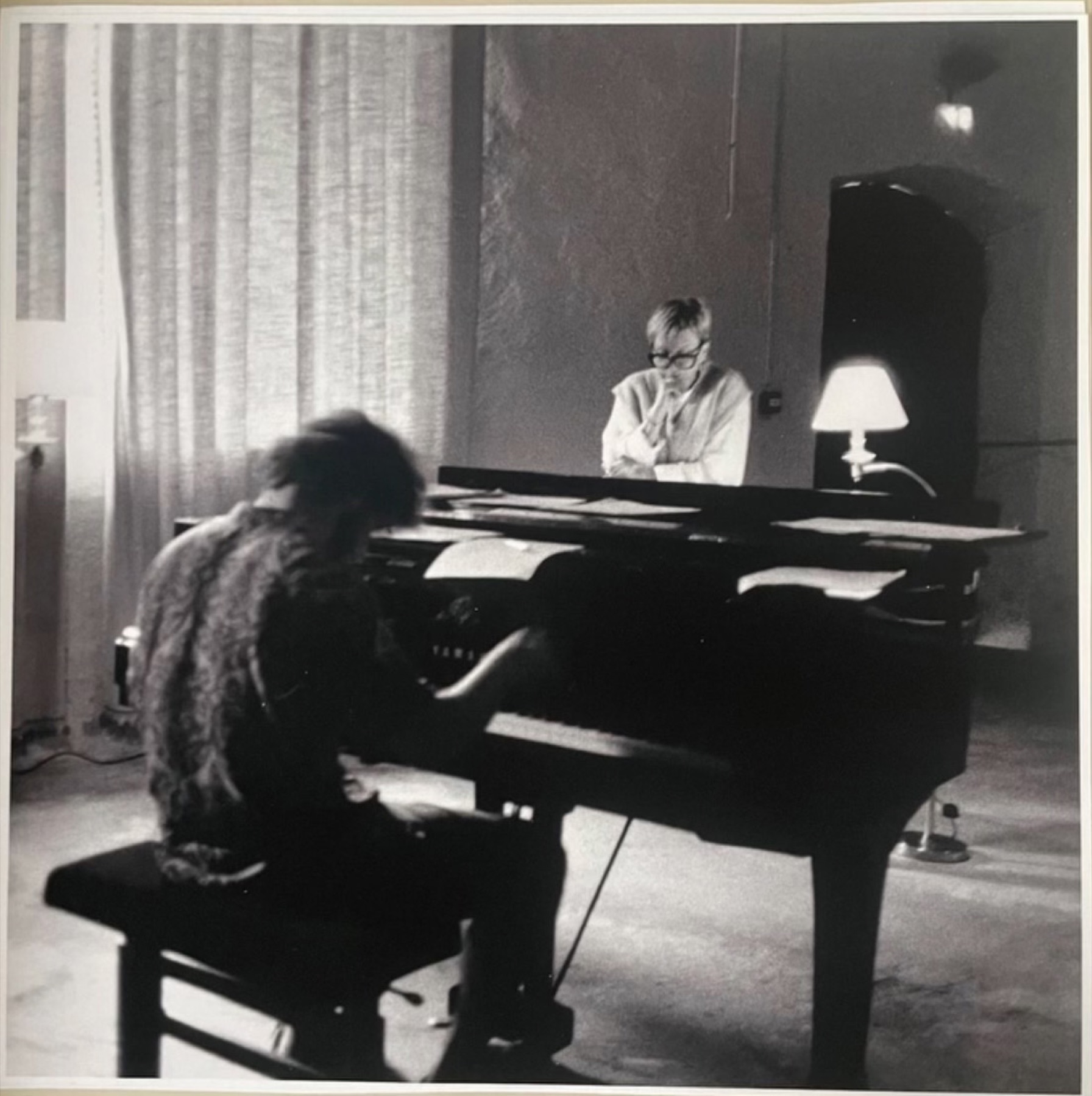 Kolia Chabanier et Marina de Lasteyrie du Saillant au piano